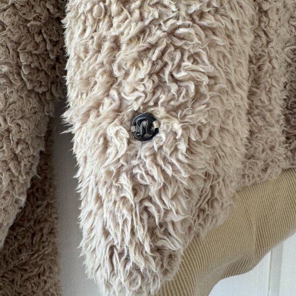 Lululemon Fur Pullover - Picture 5 of 6